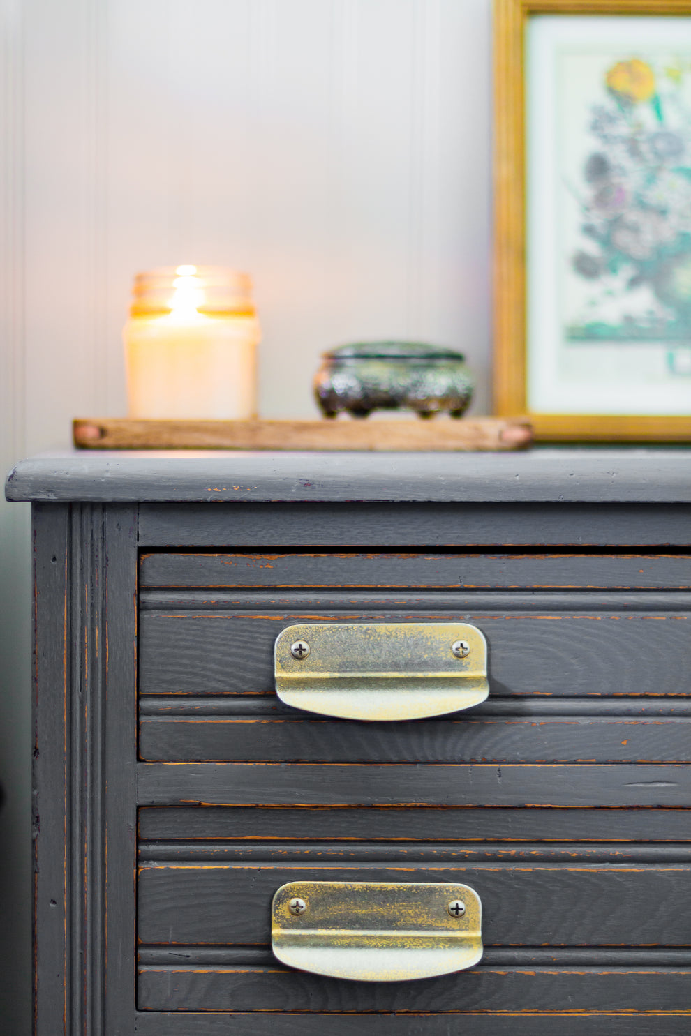 Homestead House Milk Paint Homestead Grey close up